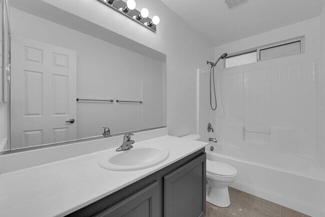 Building Photo - Large 3 bedroom, 2.5 bath house/ New Upgrades