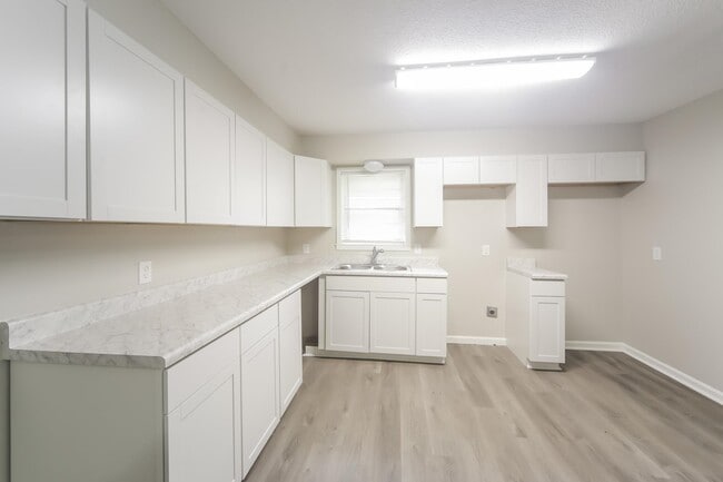 Building Photo - 4547 Almo Ave