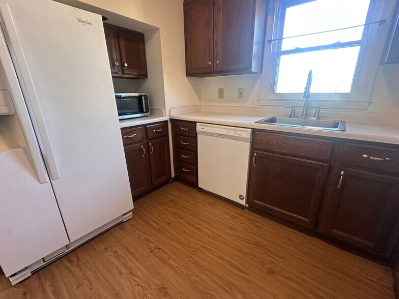 Building Photo - 8506 Izard St