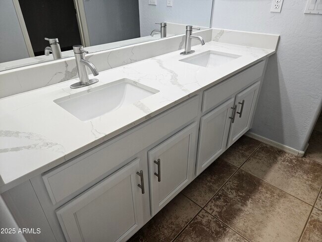Building Photo - 42356 W Balsa Dr