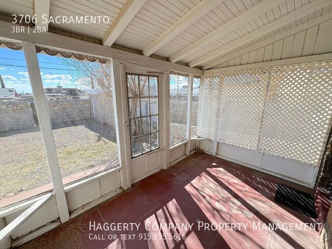 Building Photo - Central El Paso 3 bed with Refrig A/C and ...