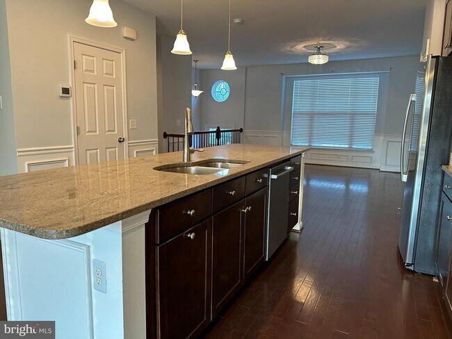 Building Photo - 9075 Alexander Way