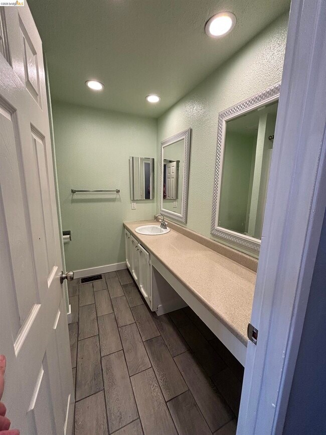 Building Photo - 5250 Riverlake Rd