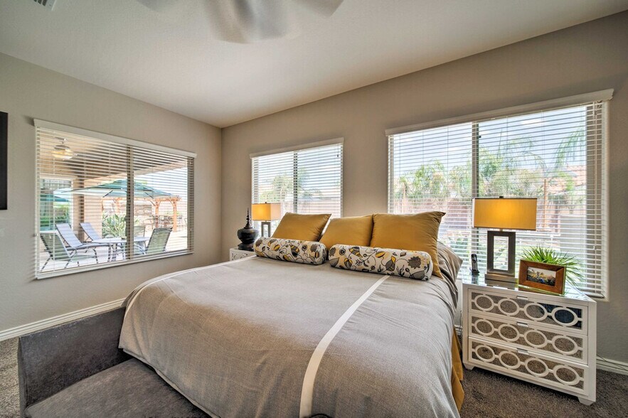 Building Photo - 18504 W Paradise Ln