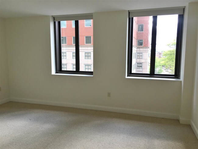 Building Photo - 875 Elm St