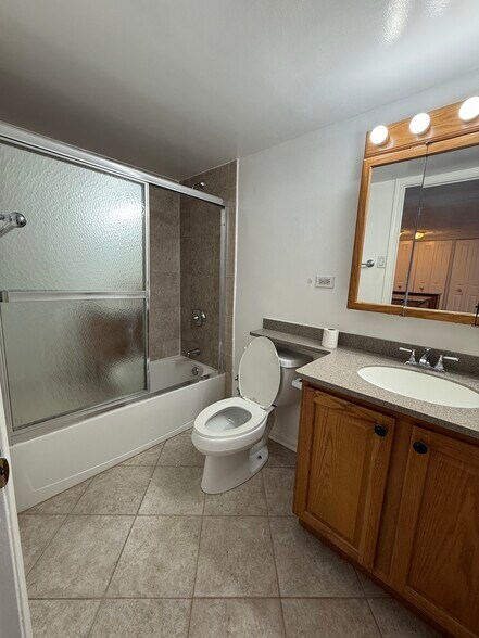 Building Photo - 4230 N Marine Dr