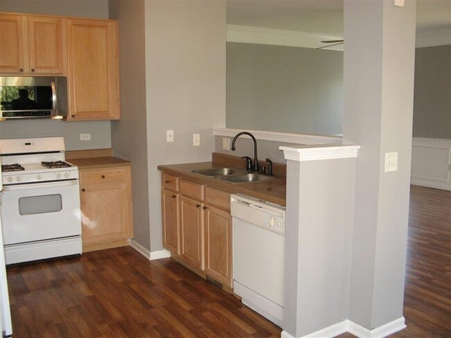 Building Photo - 24019 Walnut Cir