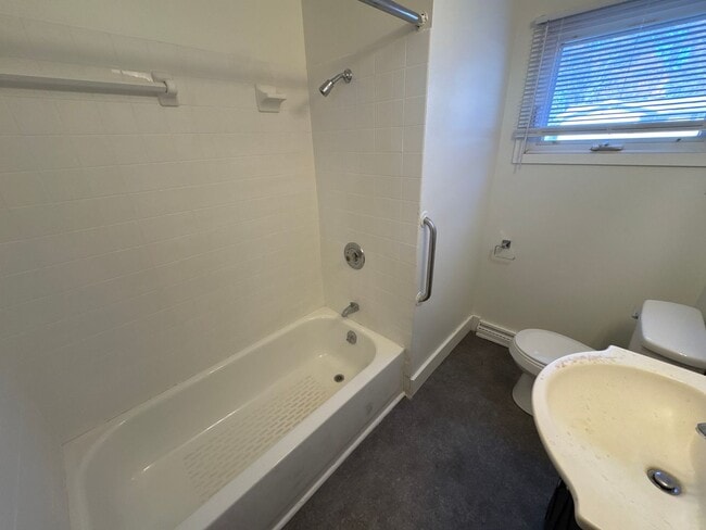 Building Photo - Southwest 3 Bedroom with Unfinished Baseme...