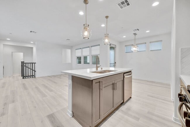 Building Photo - 11063 Spotlight Dr