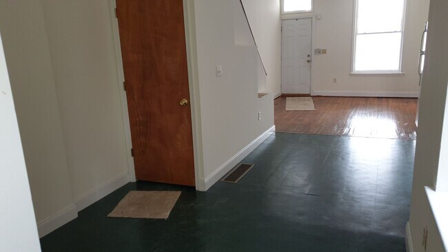 Building Photo - 1340 S Markoe St