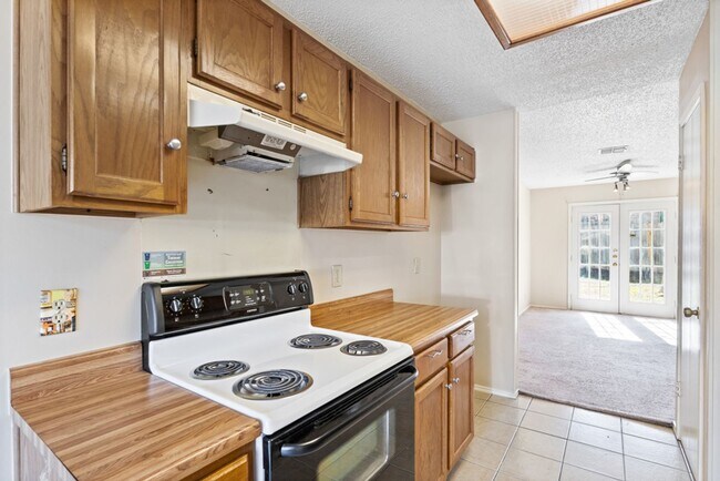 Building Photo - 3 Bedroom/2 Bath Applecreek Subdivision