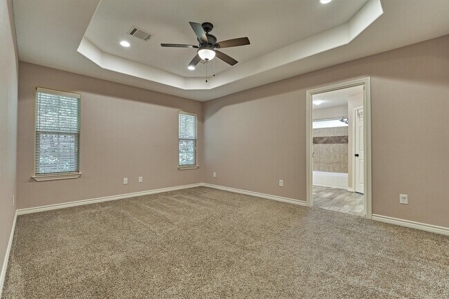 Building Photo - 10657 Royal Cavins Dr