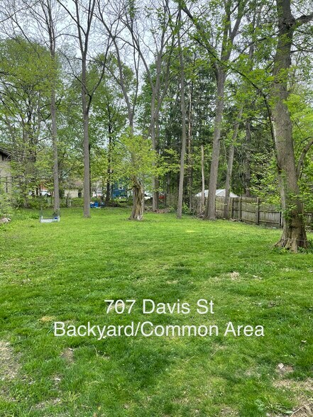 Building Photo - 707 Davis St