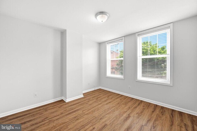 Building Photo - 928 N Bambrey St
