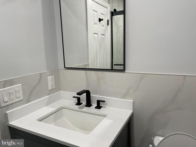 Building Photo - 6 Harris Ct