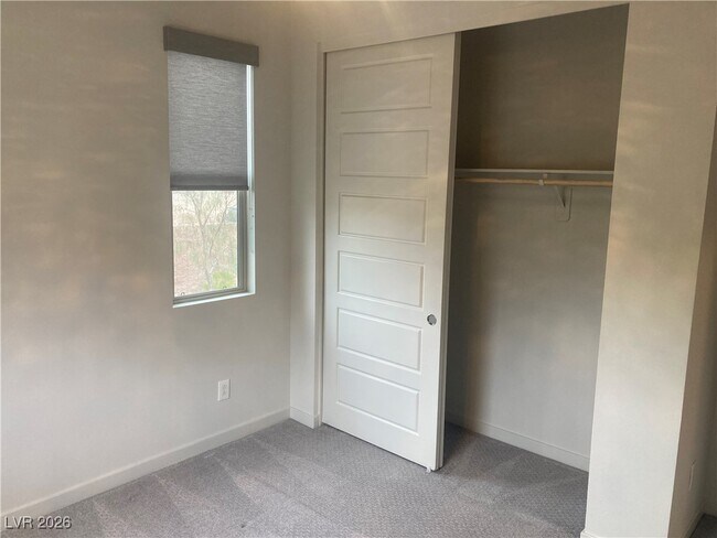 Building Photo - 1247 Rock Hls St