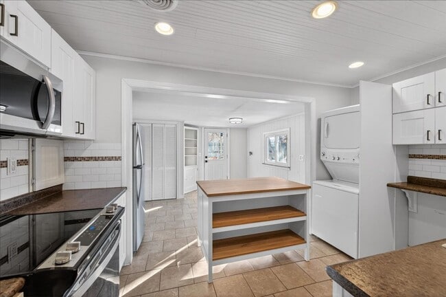 Building Photo - 4911 Barlow Dr