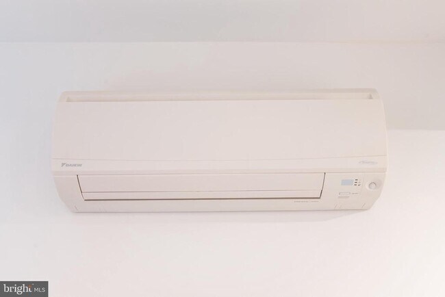 Building Photo - 1131-39 N Front St