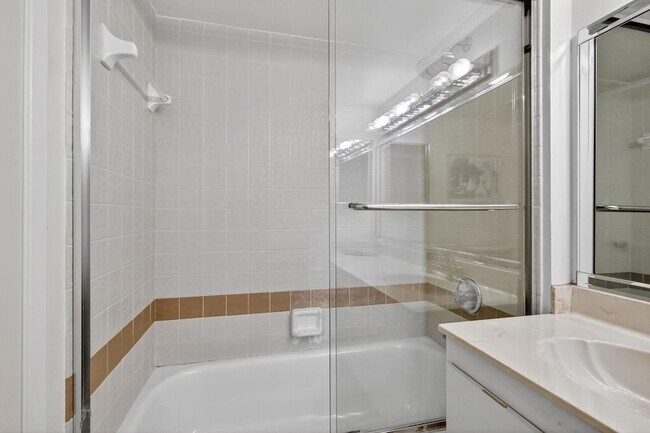 Building Photo - 18151 NE 31st Ct