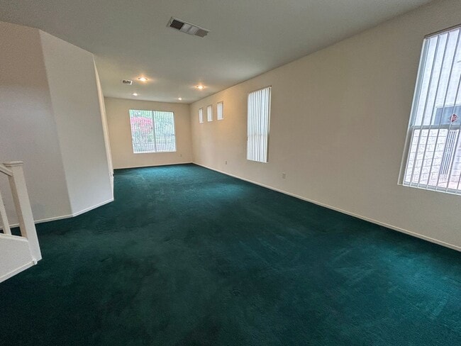 Building Photo - A Fabulous 3 Bedroom Home in Seven Hills