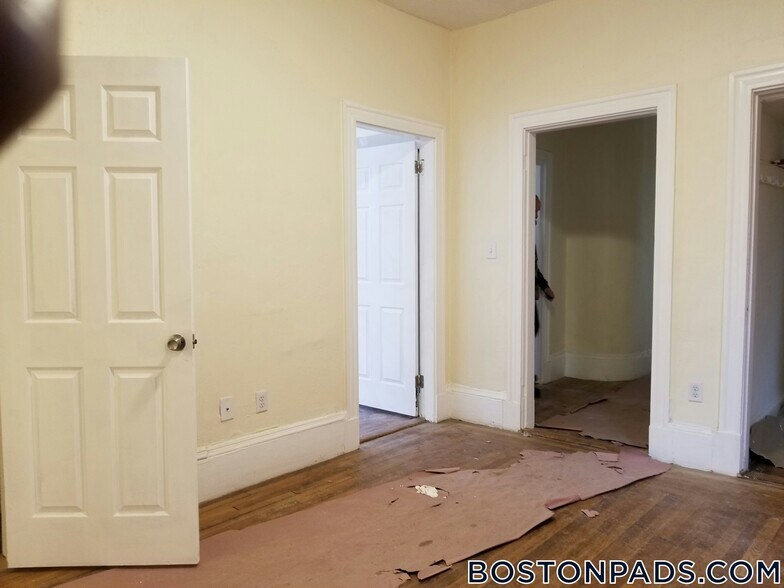 Building Photo - 81 Ruthven St