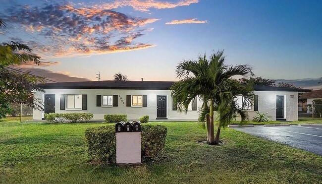 Building Photo - 1901 NW 14th Ave