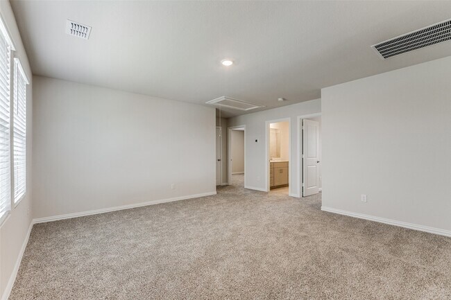 Building Photo - 5011 Bellhurst Dr