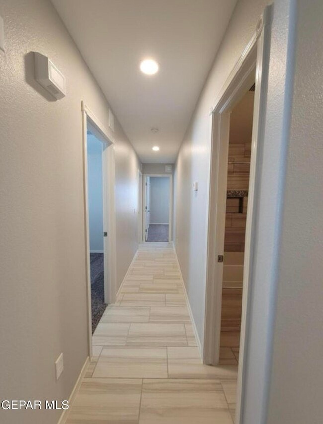 Building Photo - 15017 Dream Ct