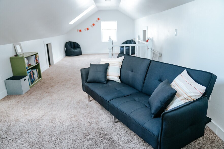 futon upstairs - 525 8th Ave W