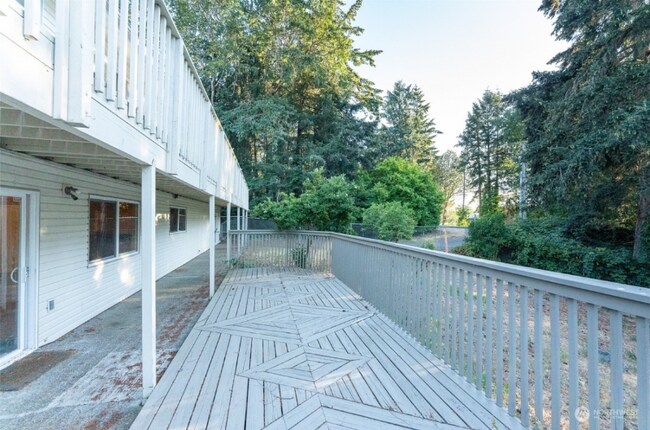 Building Photo - 7826 Emerald Dr SW