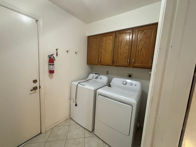 Building Photo - Lovely 3 bedroom 2 bath home in the grass in Leisure World a 45+ Active Adult Resort Community. M...
