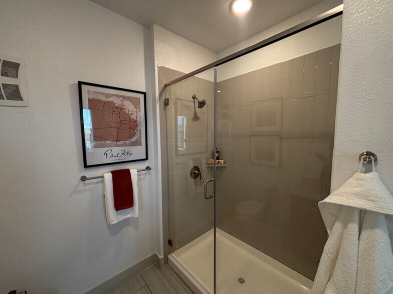 Building Photo - 702 Celebration Wy