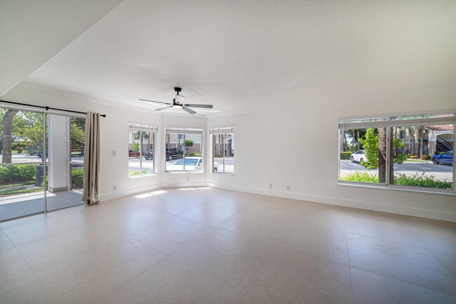 Building Photo - 815 Boynton Beach Blvd