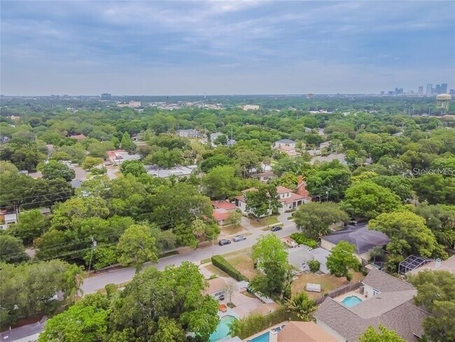 Building Photo - 4014 W Palmira Ave