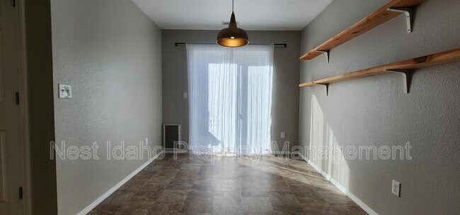 Building Photo - 657 N Manship Ave