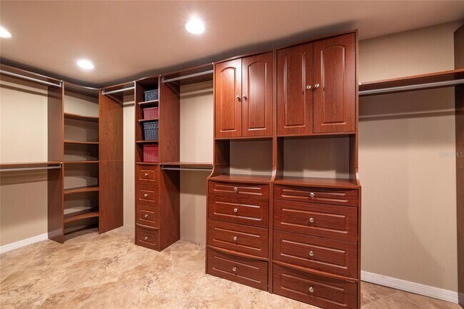 Building Photo - 4859 Augusta Ave