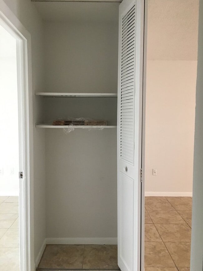 Building Photo - Updated Villa in Greenacres