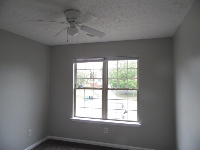 Building Photo - 3811 Sugar Creek Dr