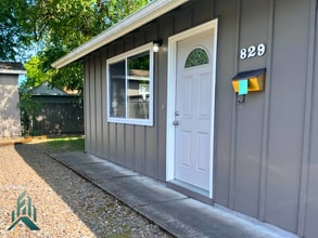 Building Photo - 827-829 NW 29th St.