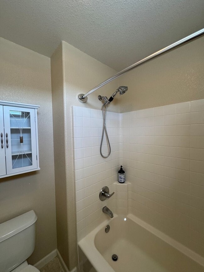 Building Photo - 1762 River Oaks Cir
