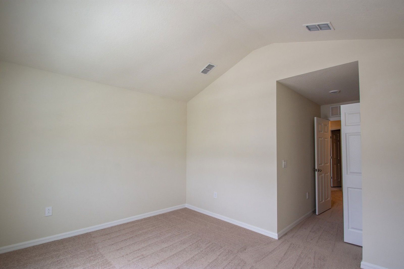 Building Photo - 3912 Plainview Dr