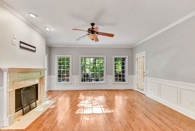 Building Photo - Large, beautiful home in Oconee!