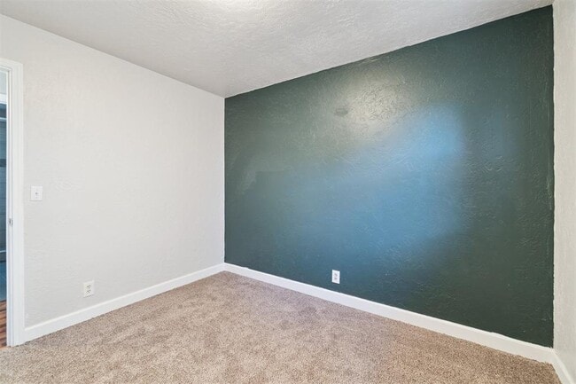 Building Photo - 4824 Elmview Dr