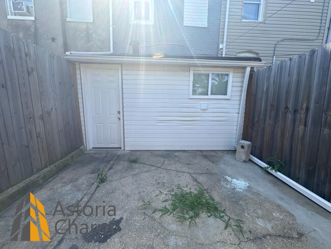 Building Photo - 1303 N Milton Ave