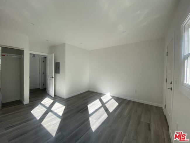 Building Photo - 142 Douglas St