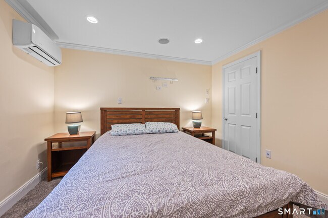 Building Photo - 297 South Rd