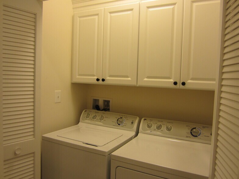 Building Photo - 987 Brechin Lane