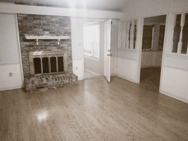 Building Photo - 103 Live Oak Dr