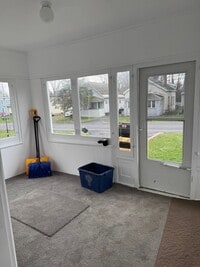 Building Photo - Newly Renovated Apartment in Liverpool!
