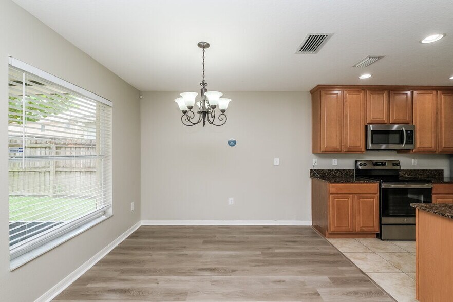 Building Photo - 3348 Thistledown Ln